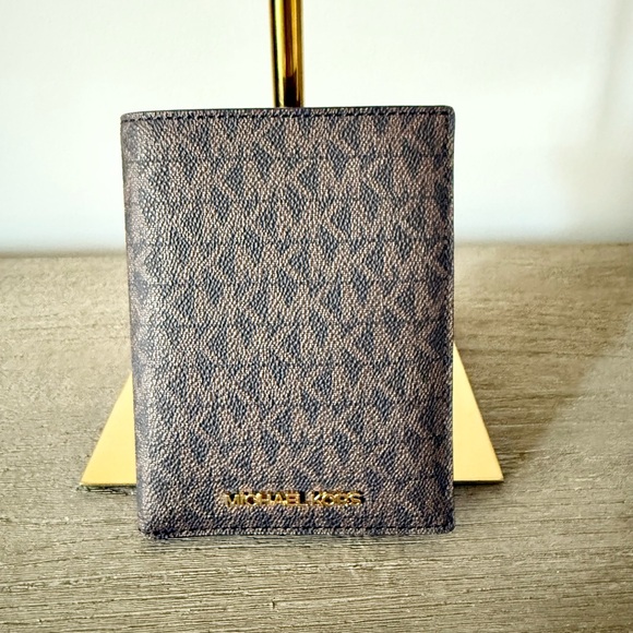 Michael Kors Jet Set Travel Passport Wallet in Brown MK Logo - Picture 1 of 6